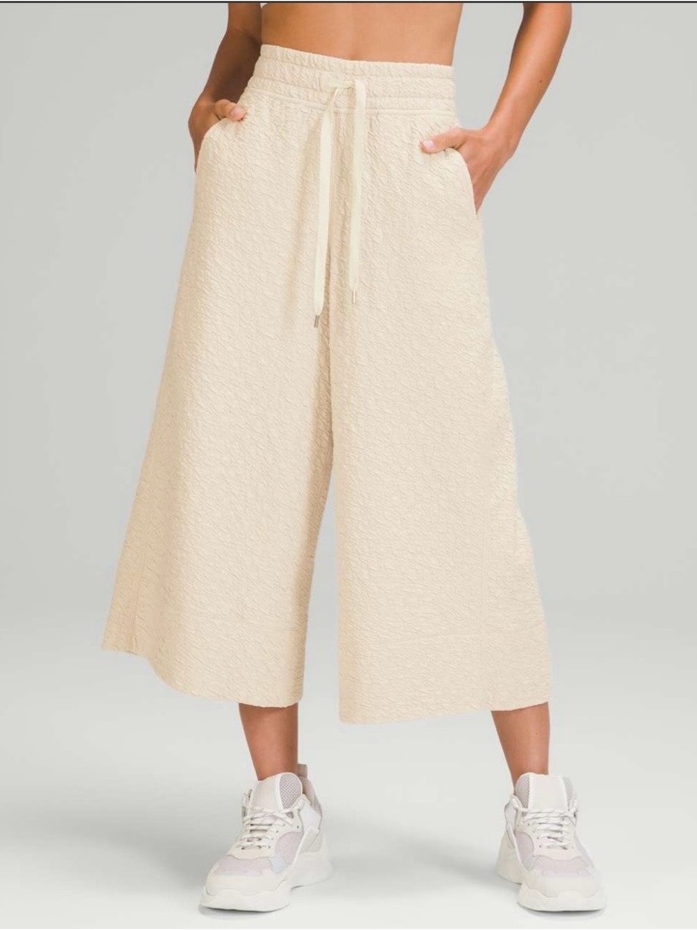 Lululemon Rippled Wide Leg Super-High-Rise Crop, 8
